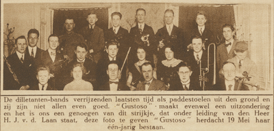 870565 Groepsportret van het dilettantenorkest 'Gustoso' te Utrecht, dat 1 jaar bestaat.